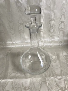 Karaffe mit Glasstöpsel, Ätzdekor, florales Rankenmotiv - Bild 1 von 4