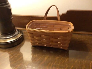 Longaberger Wall Hanging Key/Mail Basket, Liner, Leather Handle 9 x 5 x 4.5 LB-1 - Picture 1 of 9