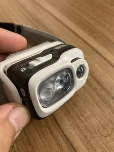 PETZL Swift RL Rechargeable Headlamp 900 Lumens Reactive Automatic Brightness - Picture 1 of 9
