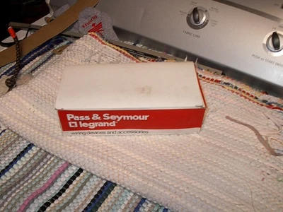 Pass Seymour Legrand Electric Outlet IG5161 Single use Receptacle 15A 125v - Image 1 of 4