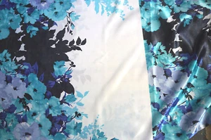 Panel de tela satinada floral Shantung ropa flores informal BFab - Imagen 1 de 4