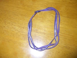 Damen Choker Halskette - lila mit Silberschmuck/Nieten - verstellbar - ungetragen. - Bild 1 von 6