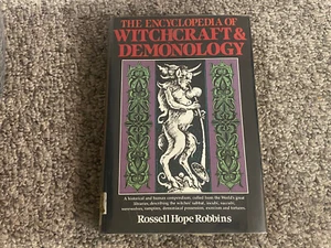 Encyclopedia of Witchcraft and Demonology by Russell H. Robbins (1988, Hardcover - Imagen 1 de 5