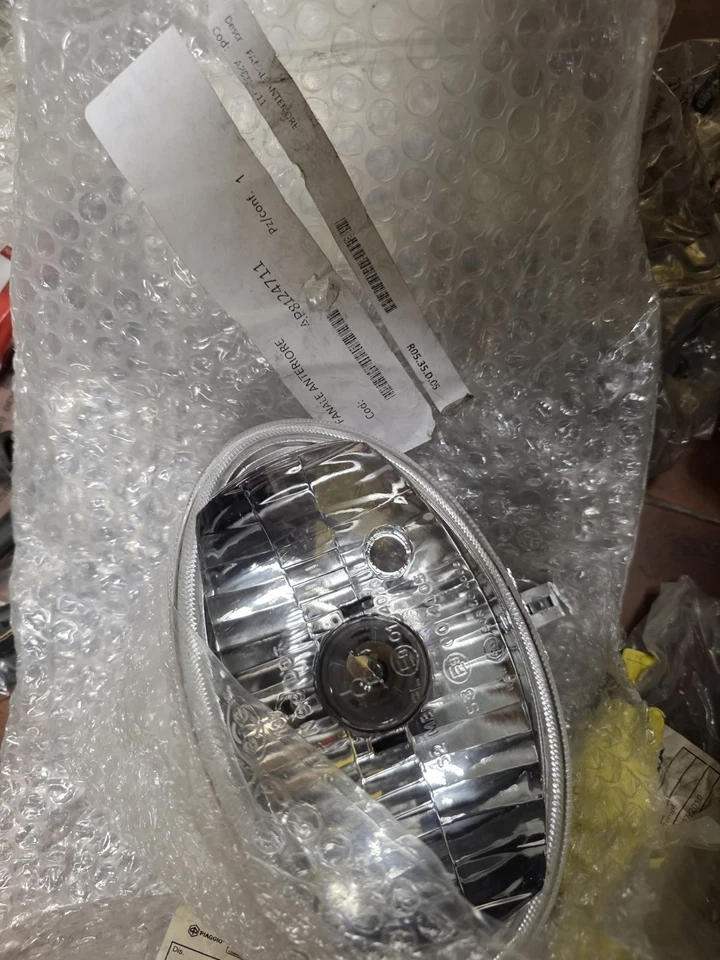 FARO ANTERIORE APRILIA SCARABEO 50 - 100 2 - 4 TEMPI - SCARABEO DITECH AP8124711 - Immagine 1 di 1