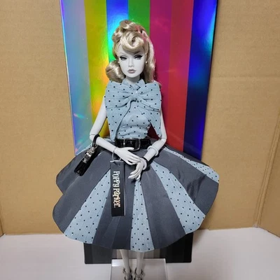 Stay Tuned We Love Poppy Parker 娃娃 2022 W CLUB Event 独家诚信玩具  — 第 1/4 张图片