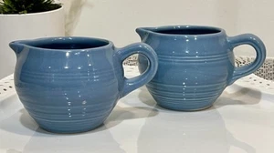 2 Vintage Fiestaware Periwinkle hellblau Milchkännchen - Bild 1 von 14