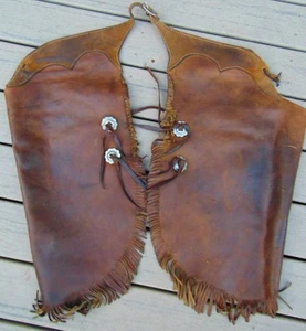 ANTIKE WESTERN LEDER COWBOY CHAPS ~ FRANSEN & 4 CONCHOS AUS RANCH NACHLASS - Bild 1 von 10