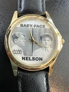 Reloj Baby-Face Nelson Gangster Vintage Cara Plana Banda Negra Tono Dorado SIN PROBAR - Imagen 1 de 11