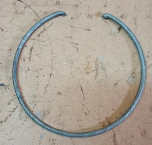 BMW oilhead swingarm to frame rubber boot clip lock ring R1200C R1100 K1200 850 - Picture 1 of 3