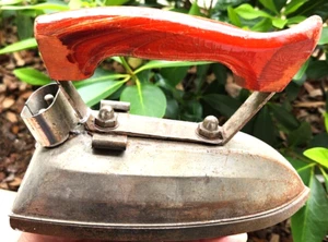 Vintage roter Holzgriff elektrisches Bügeleisen - Bild 1 von 5