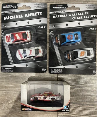 Lionel Authentics 1:87 NASCAR PLASTIC CHASSIS- ROLLING WHEELS 2019 X5 Job Lot - Image 1 of 4