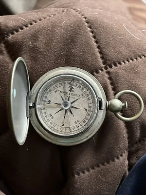 Антикварный геодезический компас Kueffel & Esser 1910-1920-х годов эпохи Первой мировой войны в Нью-Йорке - Изображение 1 из 4