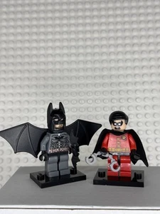 BATMAN (Glider) & ROBIN (Red Suit) Minifigures dc comics teen titans - NOT LEGO - Picture 1 of 1