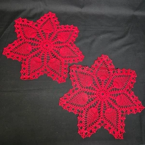 2er Set Vintage gehäkelte rote Stern Deckchen 12" Spitze Tischsets Urlaub Dekor - Bild 1 von 10