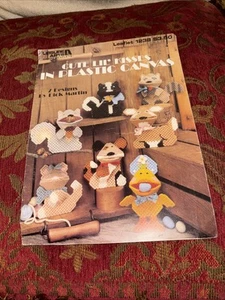 Leisure Arts Plastic Canvas Pattern Book Cute Lil' Kisses - Picture 1 of 2