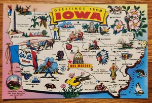 Tarjeta postal mapa del estado de Iowa saludos desde la década de 1960 IA plasticromo - Imagen 1 de 1