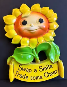 Kitsch da appendere a parete girasole sorriso antropomorfo gesso Miller Studio 1973 - Foto 1 di 10