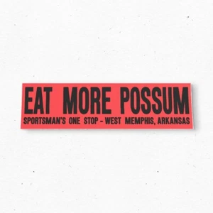 Eat More POSSUM Bumper Sticker - ARKANSAS Red Vintage Style - Vinyl 80s 90s - Foto 1 di 4