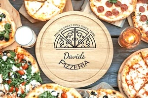 Tablero de pizza redondo de madera personalizado regalo (30 cm) - Grabado con un año y nombre - Imagen 1 de 6