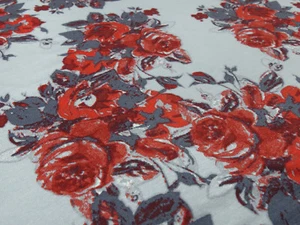 Stoff Viskose Jersey Blumen Rosen hellgrau grau rot Kleiderstoff - Bild 1 von 4