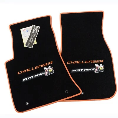 Alfombrillas Dodge Challenger Scat Pack y Bee logotipos naranjas premium 32 oz en stock Foto 1 de 3