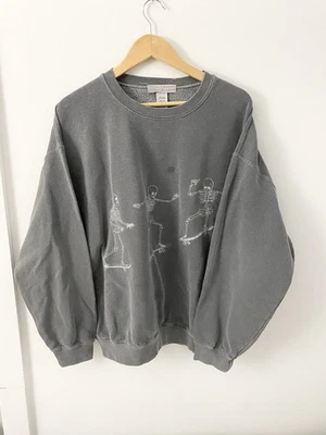 Sudadera Gris Cuello Redondo con Esqueletos en Monopatín Urban Outfitters L/XL Foto 1 de 4