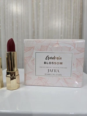 Jafra Gardenia Blossom духи для женщин 1,7 жидк. Oz & Luxury помада Royal рубин - Изображение 1 из 4