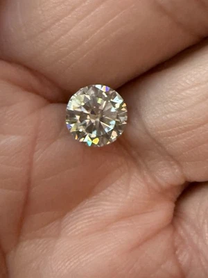 #32. MOISSANITE Item:MS-RS-8.0 Weight:2.0CT Color:Ice Blue - Image 1 of 2