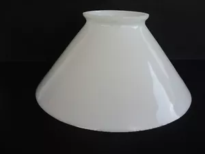 ANTIKER SCHRÄGER HÄNGELAMPENSCHIRM aus weisser Milchglas 9,75 Zoll - Bild 1 von 7