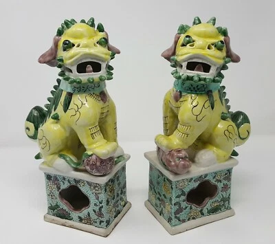  UN PAR DE PERROS FOO LEONES BUDISTAS DE PORCELANA ANTIGUOS CHINOS FAMILLE VERTE Foto 1 de 4