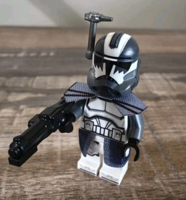 **NEW** LEGO Wolfpack Captain Trooper Minifigure w/ Custom Helmet & Accessories - Image 1 of 4