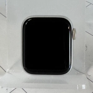 Apple Watch Series 5 Silver 40mm GPS Doesn't Power On #H610 - Zdjęcie 1 z 6