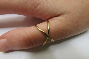 ¡Anillo Criss Cross X! Banda delgada apilable relleno dorado joyería estilo simple envío gratuito - Imagen 1 de 1