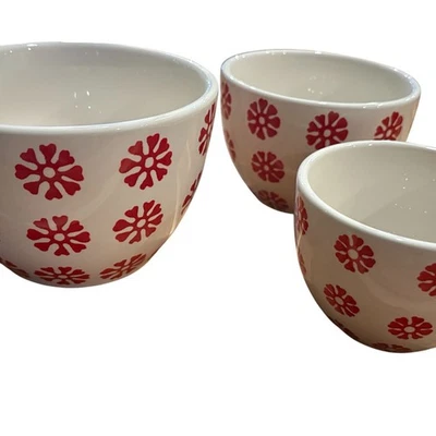 Caja y barril rojo y blanco Navidad cerámica juego de cuencos anidados diseño copo de nieve Foto 1 de 4