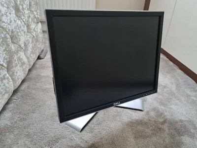 Desktop PC, Monitor, Wireless Keyboard/Mouse Combo - 1TB HDD, 4GB RAM, Windows10 - Image 1 of 4