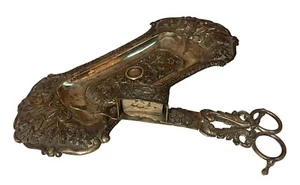 SET OF CANDLE WICK TRIMMER AND TRAY. CHISELED SILVER. SPAIN. XIX CENTURY - Picture 1 of 1