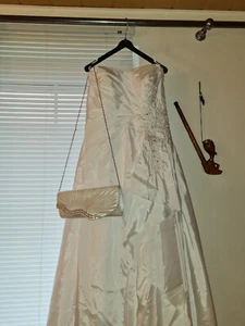 Brautkleid mit Schnürung und Corsage Anprobe vor Ort möglich - Bild 1 von 12