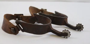 Vintage (sehr alte) Gusseisen handgefertigte Sporen mit Lederriemen...siehe Fotos.... - Bild 1 von 6