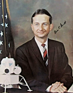 Vintage NASA Astronaut Signed Picture Owen K. Garriott Skylab 3 (Autopen) 1960s - Bild 1 von 4
