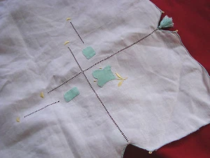 Vintage Tablecloth VGC Madeira Appliques Tassels 33x33" Bridge Linen - Picture 1 of 5