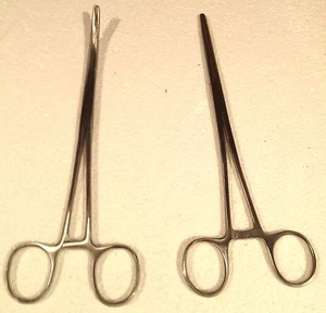 PAIR OF STAINLESS STEEL HEMOSTAT LOCKING FORCEPS 1 CURVED TIP AND 1 STRAIGHT 8" - Picture 1 of 1