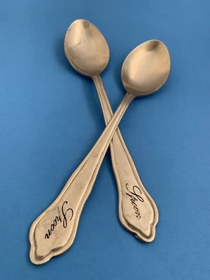 (2) Pottery Barn SENTIMIENTO ANTIGUO Plata 8" Par de cucharas soperas cuchara grabada Foto 1 de 4