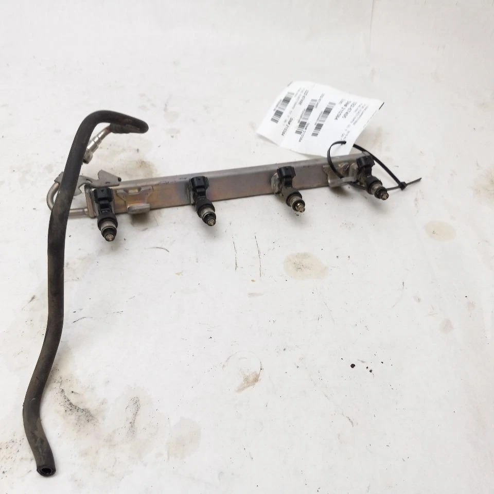 CARRIL DE COMBUSTIBLE para Nissan Altima 2015 OEM Foto 1 de 4