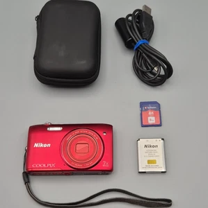 Tolle Nikon CoolPix S3500 20,1MP digitale Kompaktkamera rot 7x Zoom, Ladegerät - Bild 1 von 22