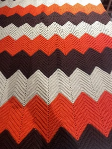 "Manta afgana retro de ganchillo zig zag años 80 naranja y marrón 38"" x 68""" - Imagen 1 de 2