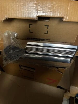 Camión Ford F100 F150 F250 F350 1973-1979 nuevo en stock guardabarros delantero inferior derecho moldeado Foto 1 de 3