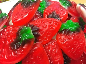 Vidal Strawberry w/ Cream Gummy Candy 15oz SUPER SAVER BULK CANDY - Picture 1 of 1