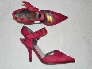 MARTINEZ VALERO Cranberry Red Fabric Heels 9 M - NEW - Runs Small More Like 8.5 - Picture 1 of 4