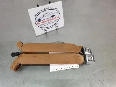 Пара приемников пряжек переднего ремня безопасности 1980-1991 Chevy/GMC Suburban - желтовато-коричневые - от оригинального производителя - Изображение 1 из 4