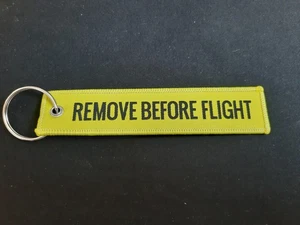 Remove Before Flight - Gelb/Schwarz Schlüsselanhänger - Schrift gestickt - Neu - Bild 1 von 1